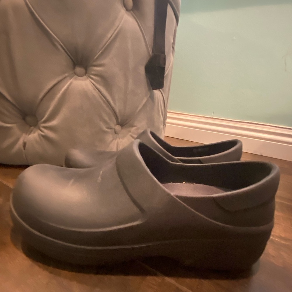 Crocs triple comfort nonslip shoes